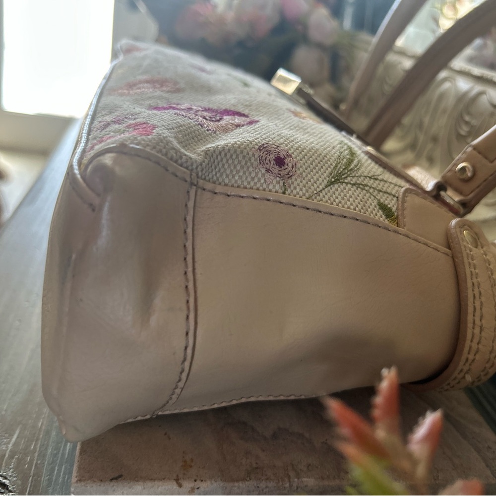Liz Claiborne Cute Floral & Beige Trim Handbag Purse Satchel - Picture 9 of 15